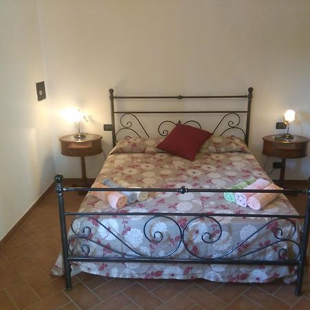Affittacamere Casa ai Carfini Poggibonsi Esterno foto