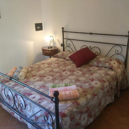 Affittacamere Casa ai Carfini Poggibonsi Esterno foto
